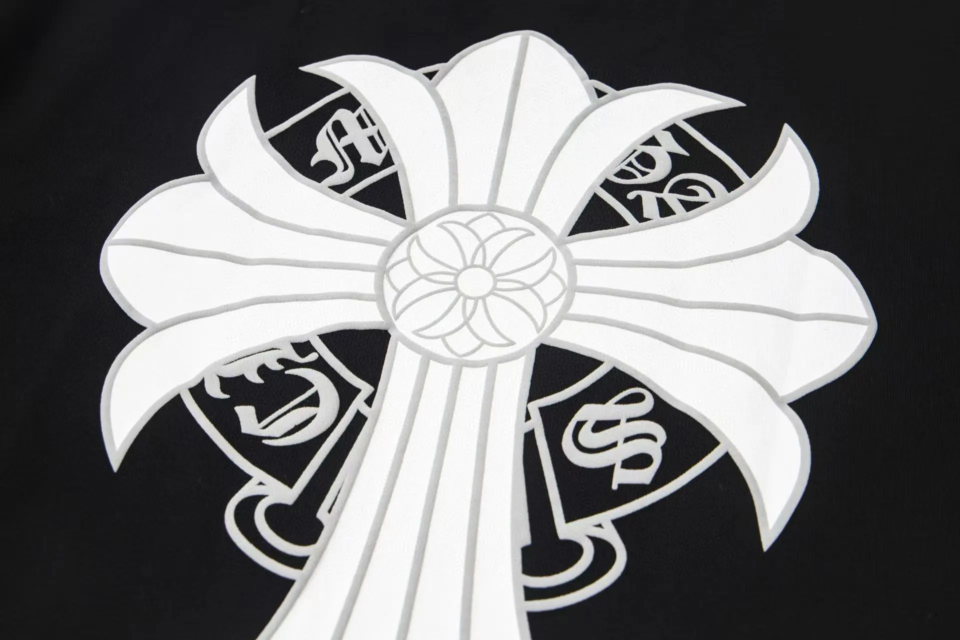 🅿️170 ChromeHearts/Chrome Hearts 24ss round neck T-shirt Original fabric Official same style Short-sleeved T-shirt Customized 260g same vat dyed fabric Very comfortable to the touch Latest brick cabinet synchronization for spring and summer Fashionable and individual Super versatile and good-looking Very suitable for both men and women A must-have item Hang tag Collar label Washed wheat Complete with three standards Color: Black White Size: XS-L